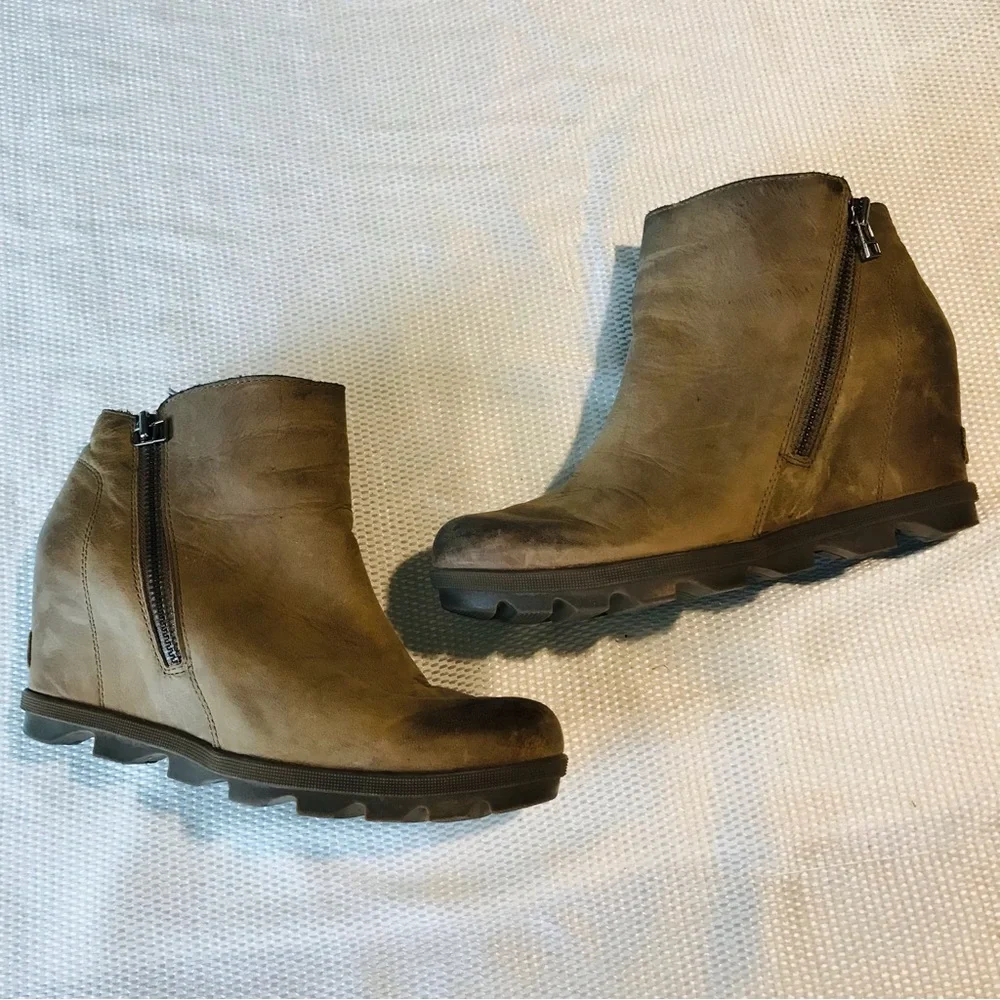 Sorel Women's Tan Wedge‎ Ankle Boots